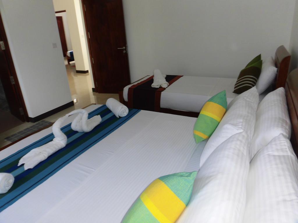 Pick & Go White House Bed & Breakfast เนกอมโบ ภายนอก รูปภาพ