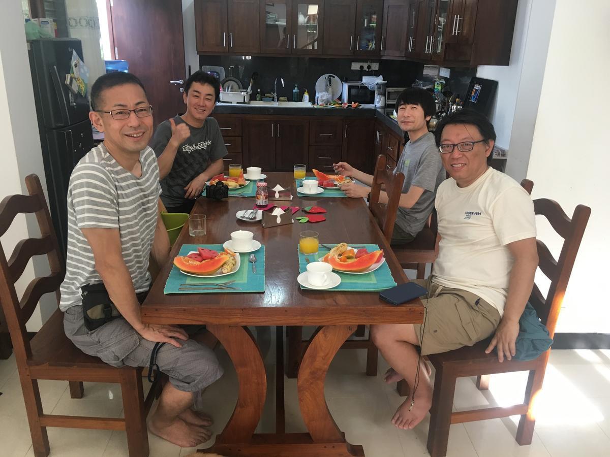 Pick & Go White House Bed & Breakfast เนกอมโบ ภายนอก รูปภาพ